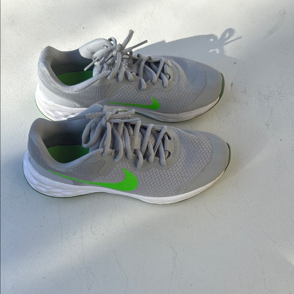 Nike Kids Sneakers Gray and Green